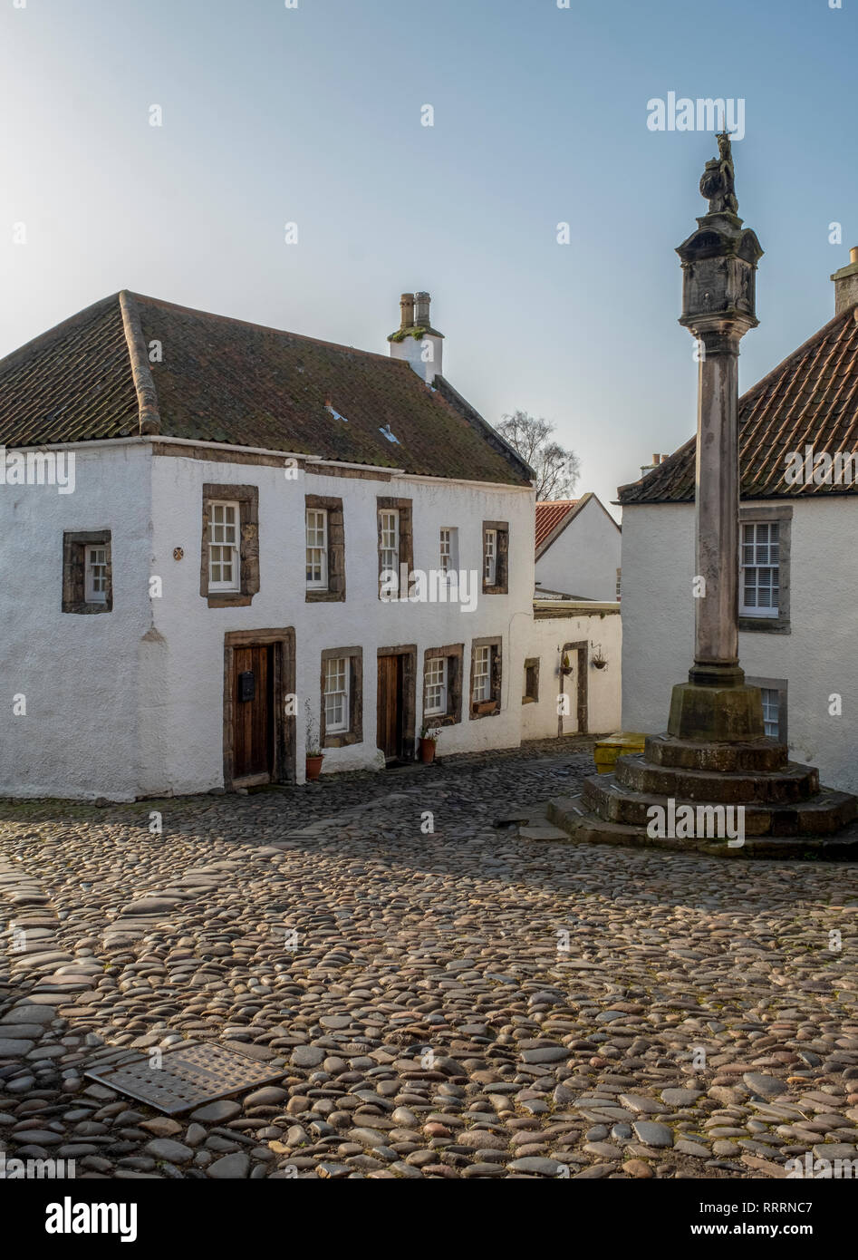 Der mercat Cross in einem historischen Dorf folgende Sehenswürdigkeiten: Culross, Fife, Schottland. Stockfoto