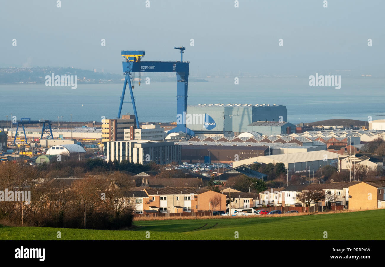 HMS Prince of Wales Flugzeugträger im Bau für die Royal Navy in Rosyth Naval Dockyard, Fife, Schottland. Stockfoto