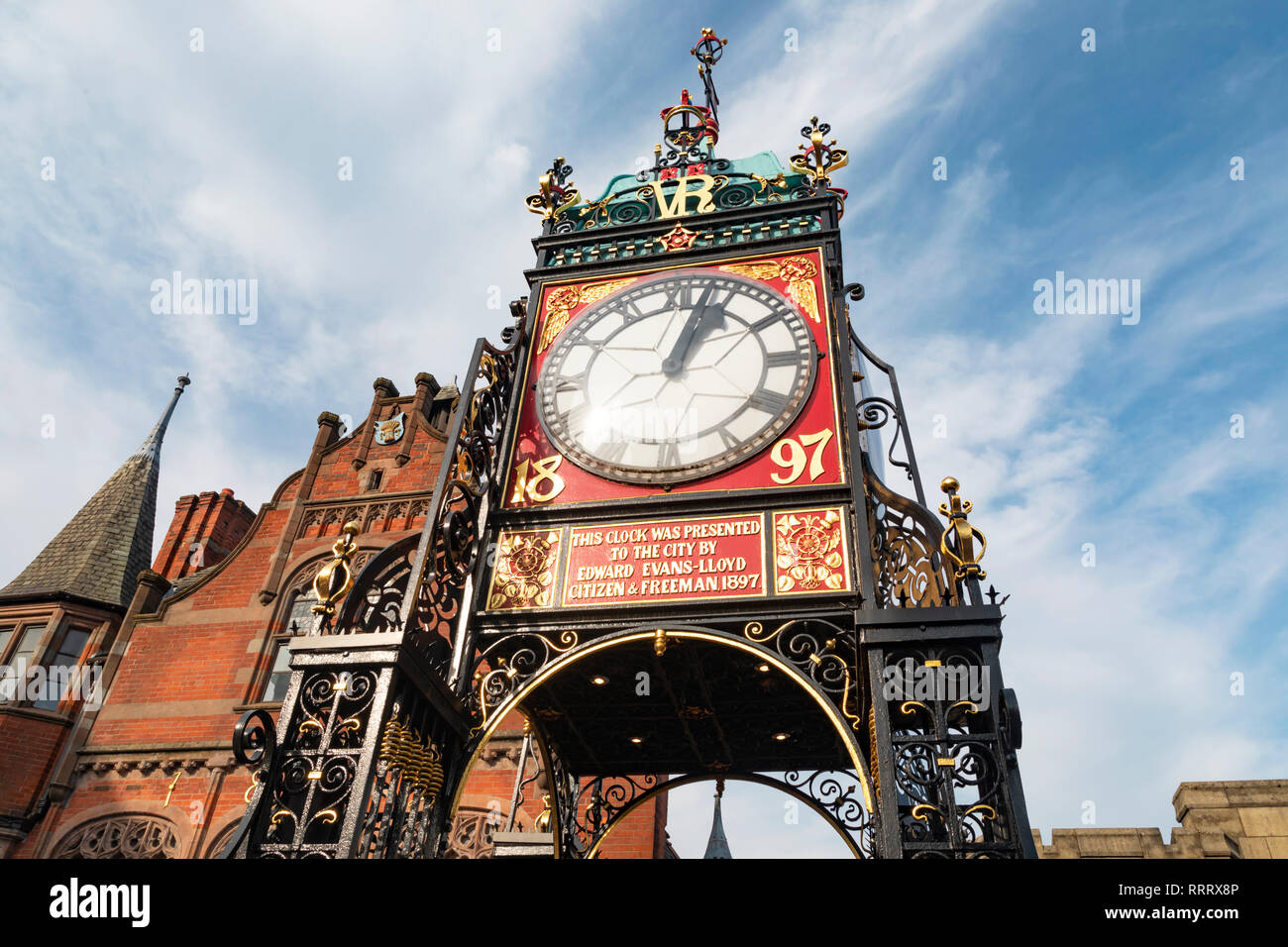 Chester, England - Februar 23, 2019: Blick auf die berühmten Glockenturm von Chester, auch als das Eastgate und das Eastgate clock bekannt. Stockfoto