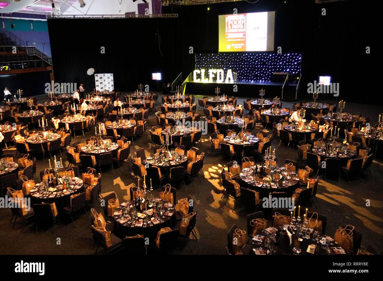 Tische für die Gäste im 'Oscars' der Welt, in der Zentaur am Cheltenham Racecourse, Event Partner der Preisverleihung. Stockfoto