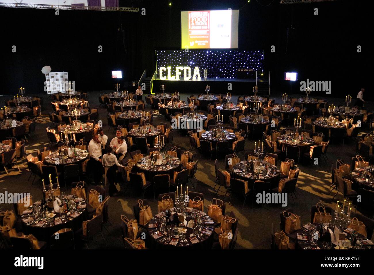 Tische für die Gäste im 'Oscars' der Welt, in der Zentaur am Cheltenham Racecourse, Event Partner der Preisverleihung. Stockfoto