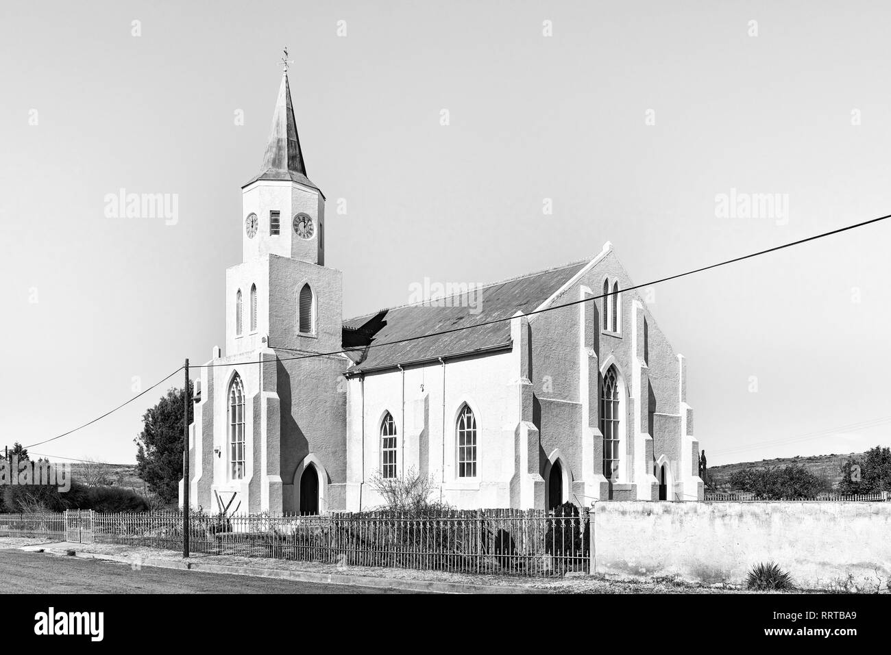 PHILLIPSTOWN, SÜDAFRIKA, 6. August 2018: Die Niederländische Reformierte Kirche in Phillipstown in der Northern Cape Provinz. Schwarzweiß Stockfoto
