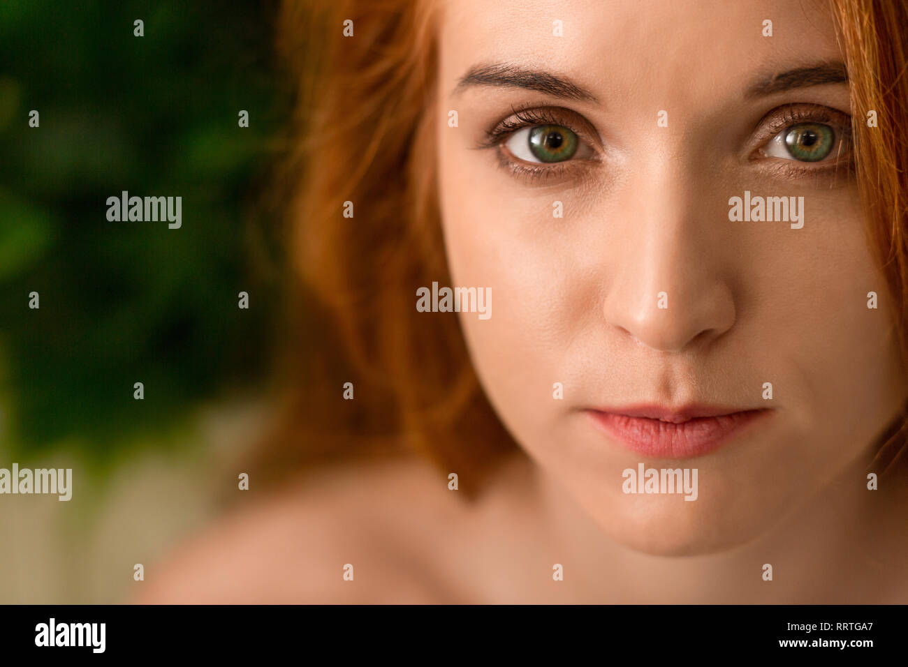 Portrait der junge rothaarige Frau mit perfekte Haut Stockfoto