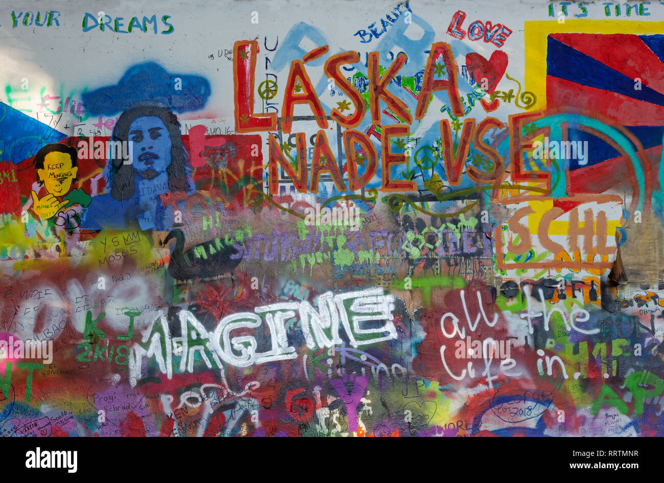 Prag, tschechische Republik - 12. OKTOBER 2018: Detail von John Lennon Frieden Wand erzeugt im Jahre 1980. Stockfoto