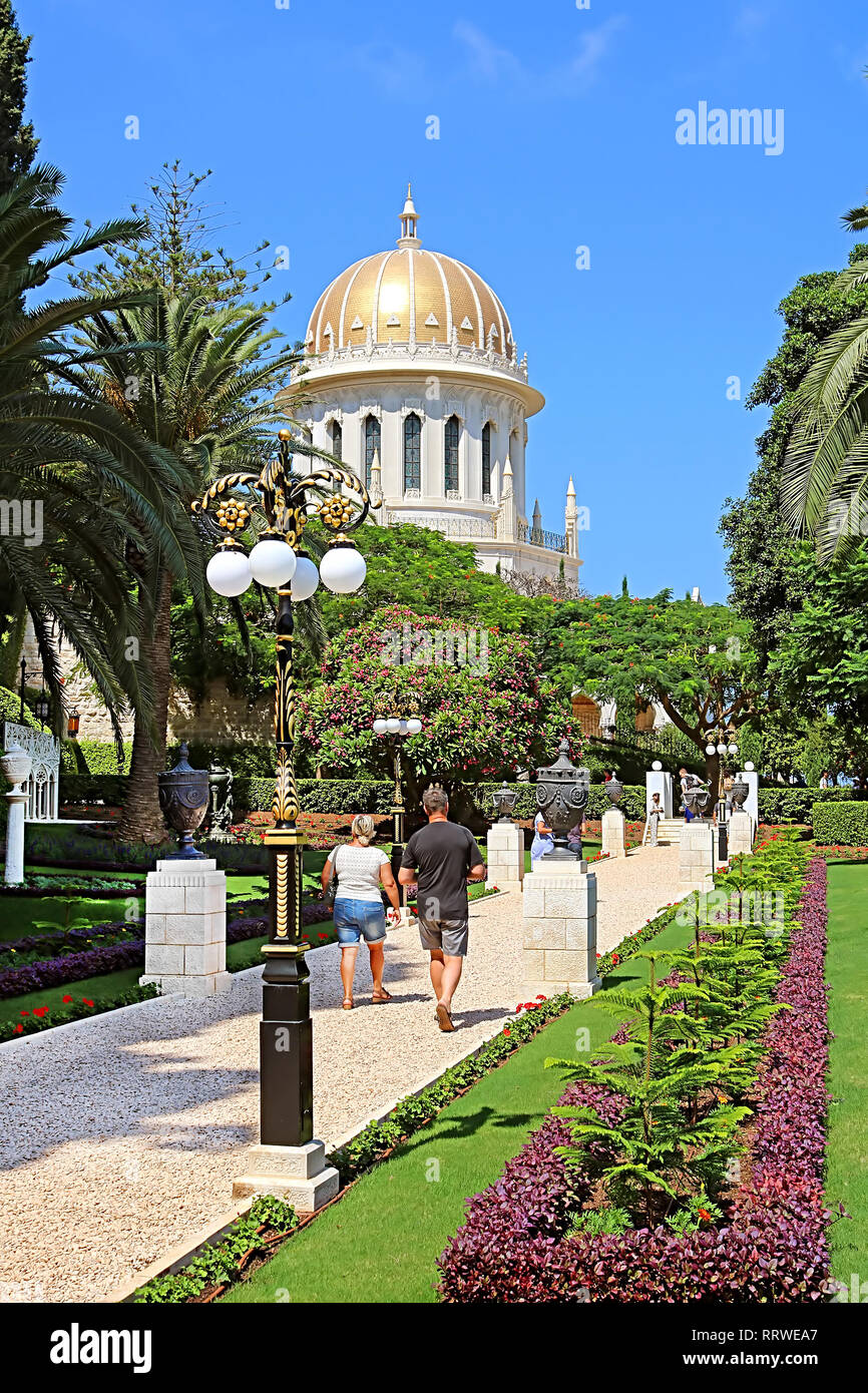 HAIFA, Israel - 18. SEPTEMBER 2017: Ansicht der Bahai Gärten und der Schrein des Bab auf den Berg Karmel Stockfoto