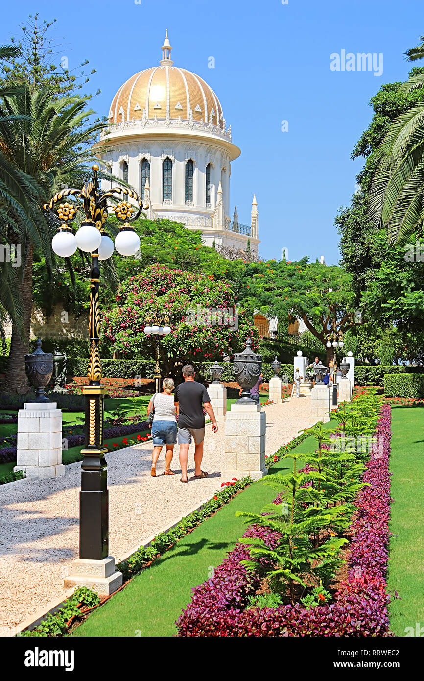 HAIFA, Israel - 18. SEPTEMBER 2017: Ansicht der Bahai Gärten und der Schrein des Bab auf den Berg Karmel Stockfoto