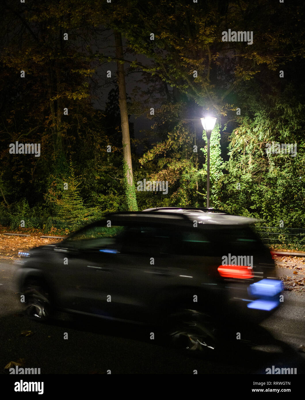 Auto silhouette Lichterkette "schnelles Fahren in der Nähe von Green Park  in der Dämmerung Stockfotografie - Alamy