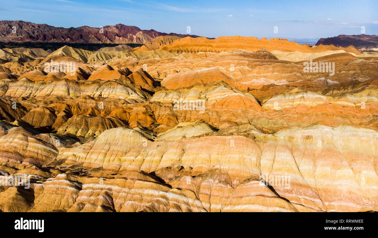 Rainbow Bergen geologischen Park. Stripy Zhangye Danxia Relief geologischen Park in der Provinz Gansu, China an einem sonnigen Tag. Stockfoto