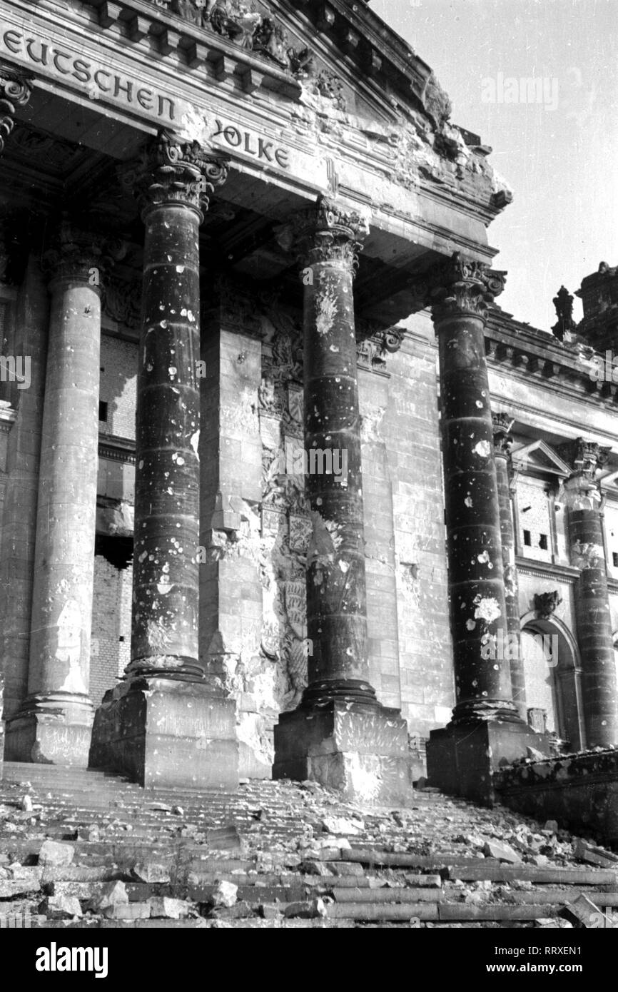 Deutschland - ein Teil der Zerbombten "Reichstag" (1871-1945) in Berlin, 05/1946, I. 071-10 Berlin, Reichstag Deutschland, Hitler, Zweiter Weltkrieg, Architektur, Parlament, Bismarck Stockfoto