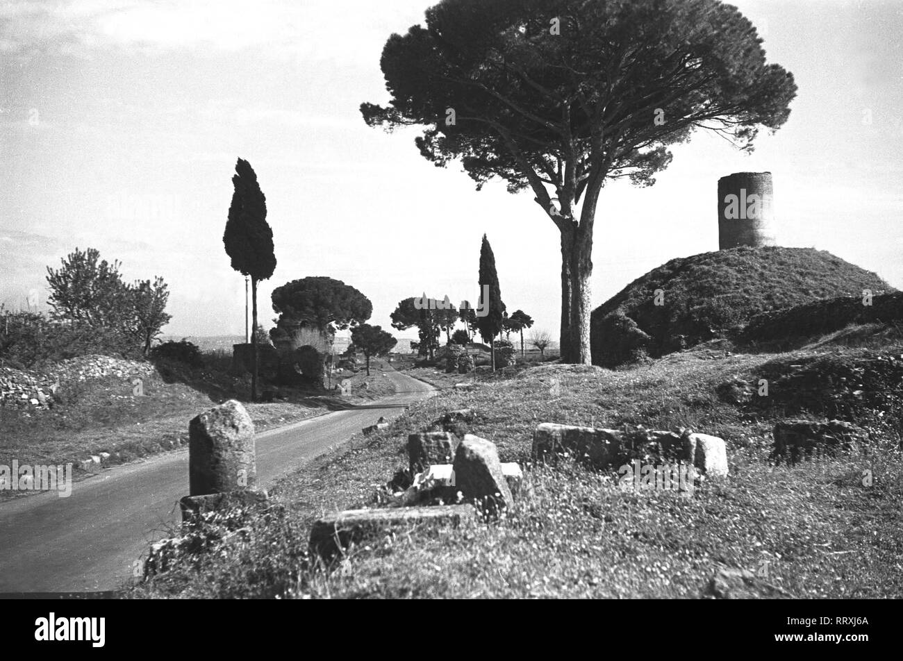 Italienisch - Via Appia Antica in Rom, 1960. Foto von Erich Andres Italien, Italia, Rom, Roma, Reisen, viaggio, Via Appia Antica, 1960 Via Appia Antica, Rom, Italien, Ca. 1960 Stockfoto