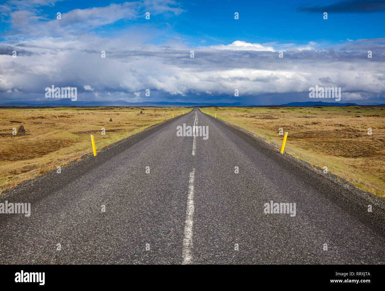 Route 1 oder Ring Road (hringvegur) Nationale Straße, die rund um die Insel führt und connecs einige der beliebtesten Touristenattraktionen in Island, Skandin Stockfoto