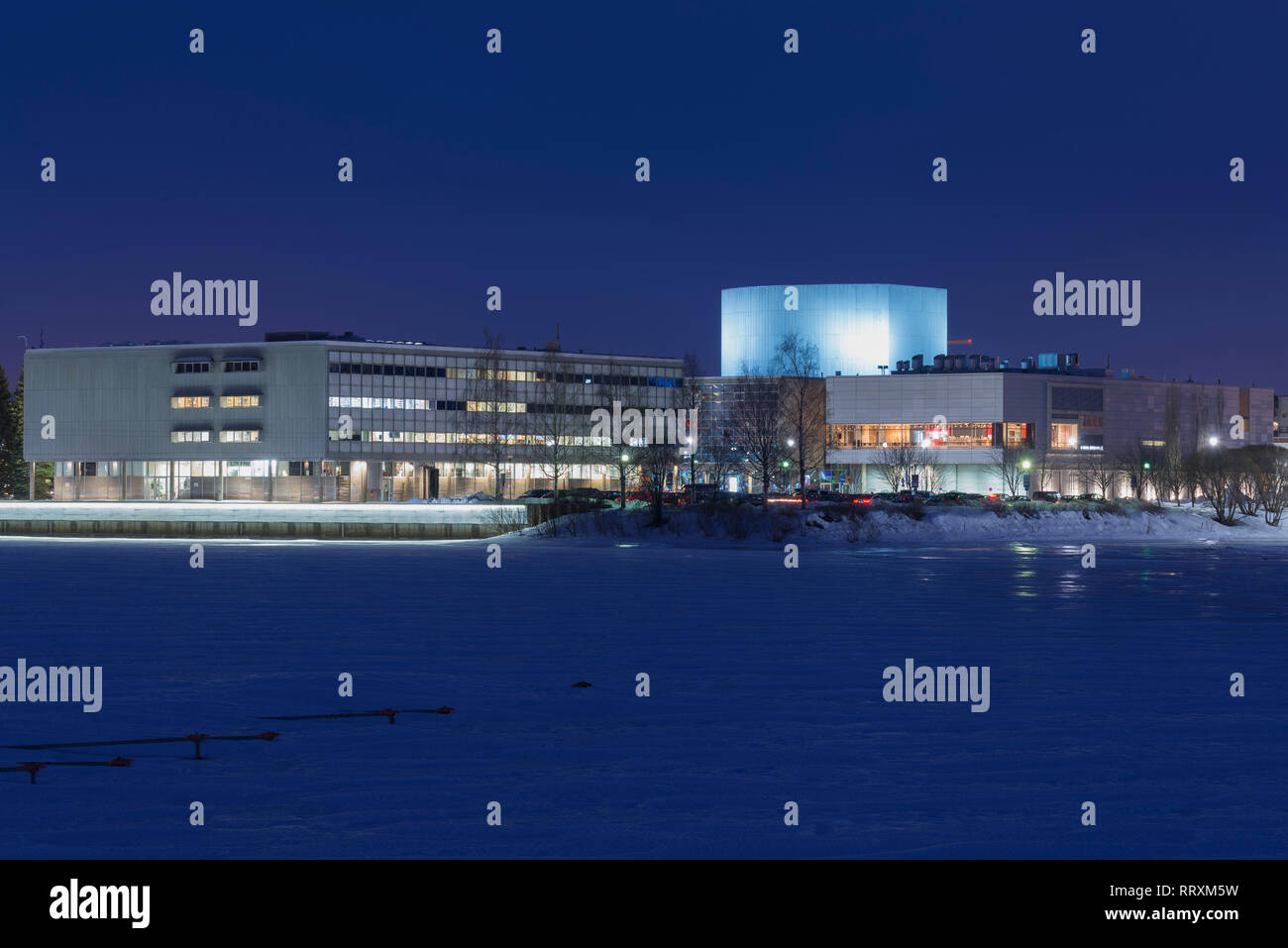 Theater (Oulu Oulun kaupunginteatteri) und Oulu City Library (Oulun pääkirjasto), Oulu, Finnland Stockfoto