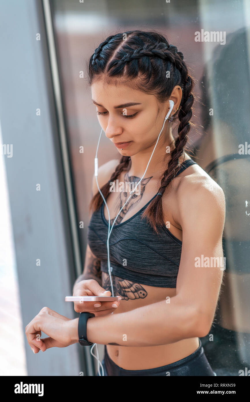 Mädchen mit Tattoos Mädchen mit Tattoos