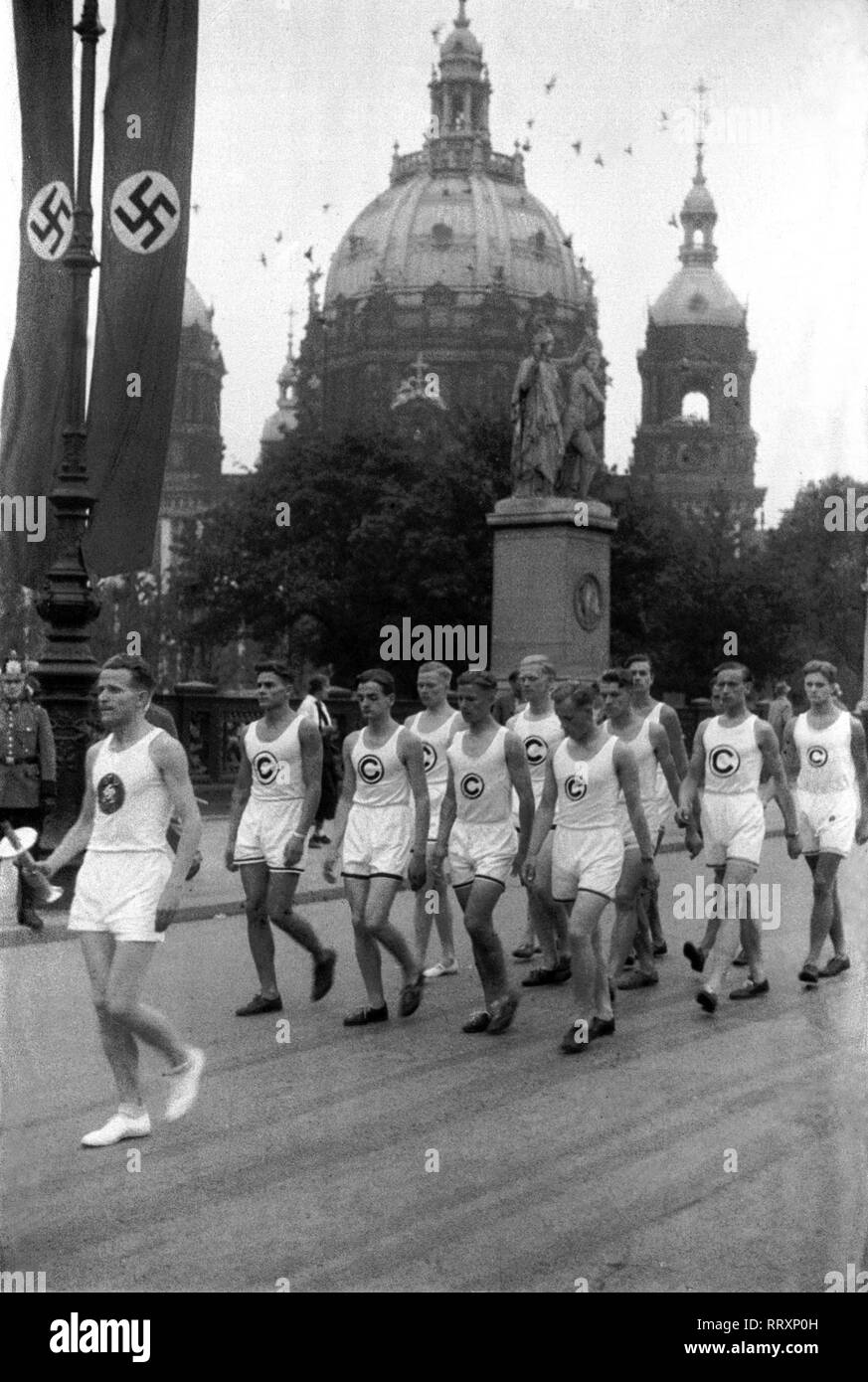 Olympische fackel 1936 Fotos und Bildmaterial in hoher Auflösung Alamy