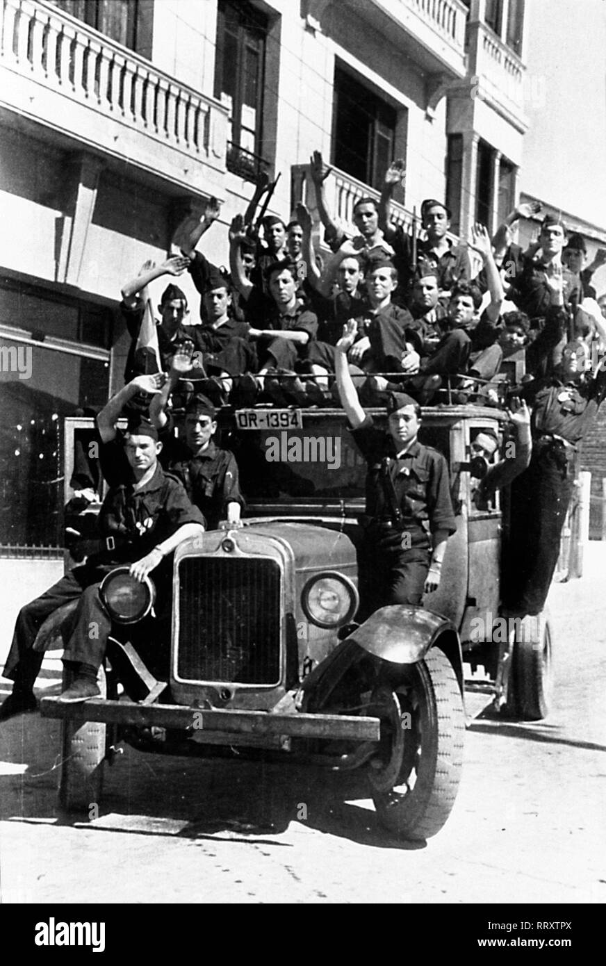 Spanischer Bürgerkrieg - Spanien 1936 - Lkw mit Soldaten und Nationalisten während des Spanischen Bürgerkriegs (1936-1939). Foto Erich Andres Stockfoto