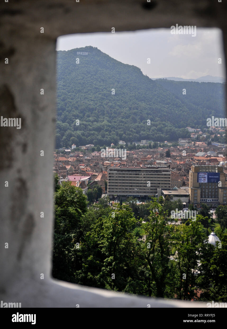 Panoramablick von Brasov, Rumänien, Karpaten auf dem Hintergrund Stockfoto