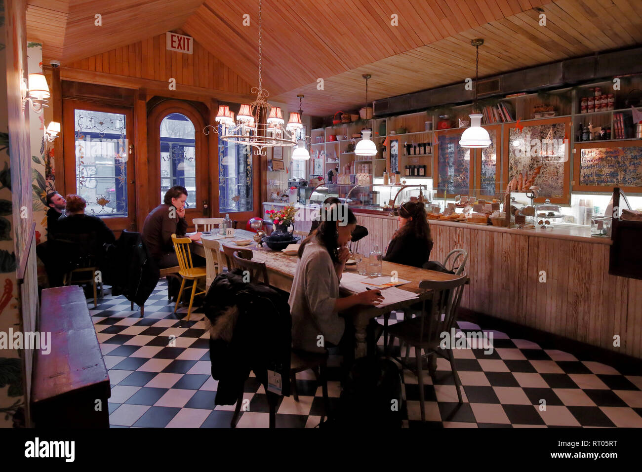Freeman Bakeri, 105 St., Brooklyn, NY Innere einer Bäckerei und Cafe in Greenpoint. Stockfoto