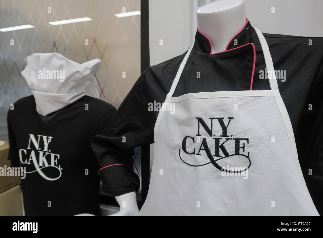 New York Kuchen ist gehen - für Gadgets & Utensilien für kreatives Backen & Kuchen dekorieren zu kaufen. NYC < USA Stockfoto