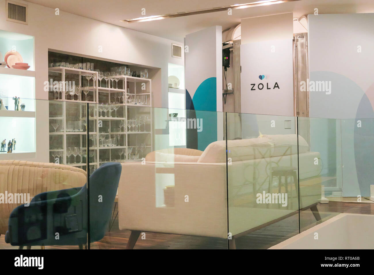Zola on-line Hochzeit Registrierung business Pop-up Stores in New York City, USA Stockfoto