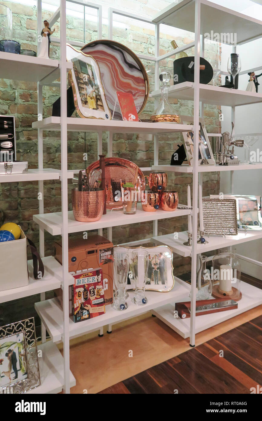 Zola on-line Hochzeit Registrierung business Pop-up Stores in New York City, USA Stockfoto