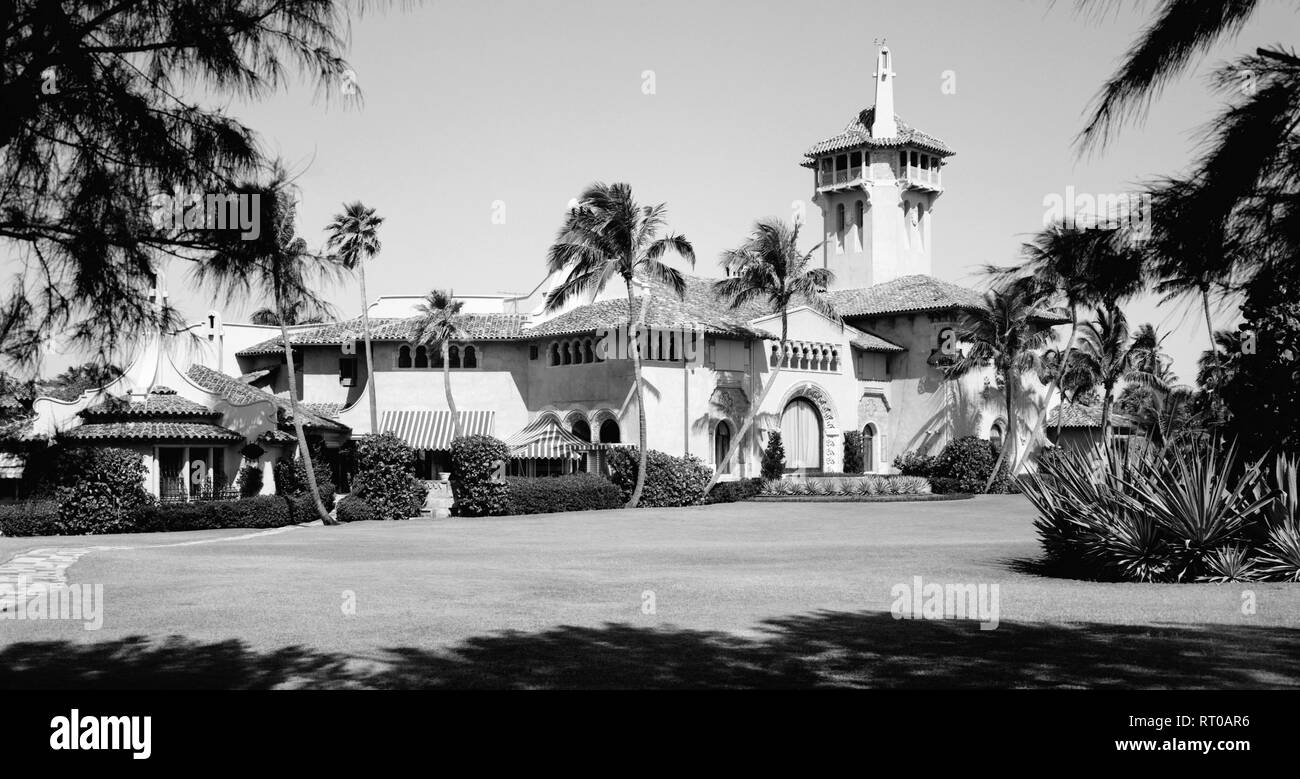 Mar-a-Lago (Spanisch für EA-zu-See') wurde das ehemalige Anwesen von Marjorie Merriweather Post und ist der 'Weißen Haus' und persönlichen Residenz von US-Präsident Donald Trump in Palm Beach, Florida. Die 62.500 Quadratfuß-Haus beherbergt auch die Mitglieder - nur Mar-a-Lago Club. Zwischen 1924 und 1927 Erbaut, das Anwesen erstreckt sich vom Intracoastal Waterway (See Wert) auf den Atlantik auf der vorgelagerten Insel von Palm Beach. Stockfoto