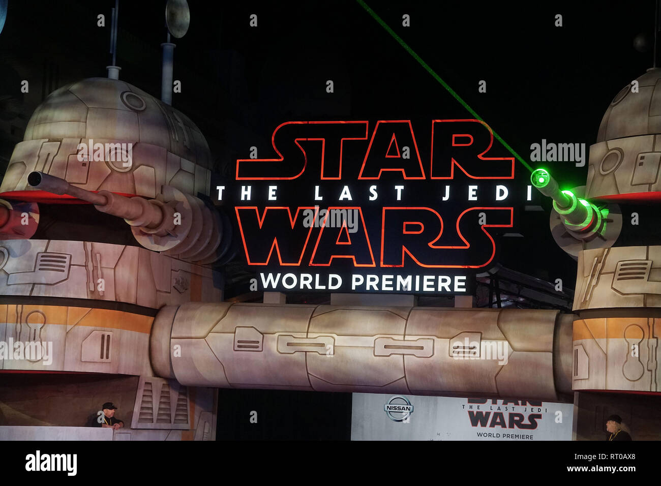 Sterne Krieg Roboter roten Teppich 060 besucht die Premiere von Disney  Pictures und Lucasfilm's Star Wars: Der letzte Jedi' im Shrine Auditorium  am 9. Dezember 2017 in Los Angeles, Kalifornien Stockfotografie - Alamy
