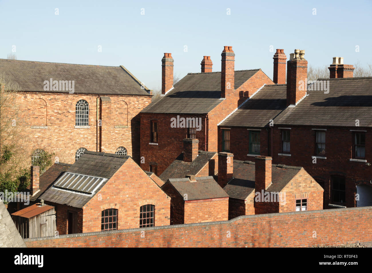 Eine hintere Ansicht einer Reihe von Häusern im Black Country Living Museum, Dudley, West Midlands, England, Großbritannien. Stockfoto