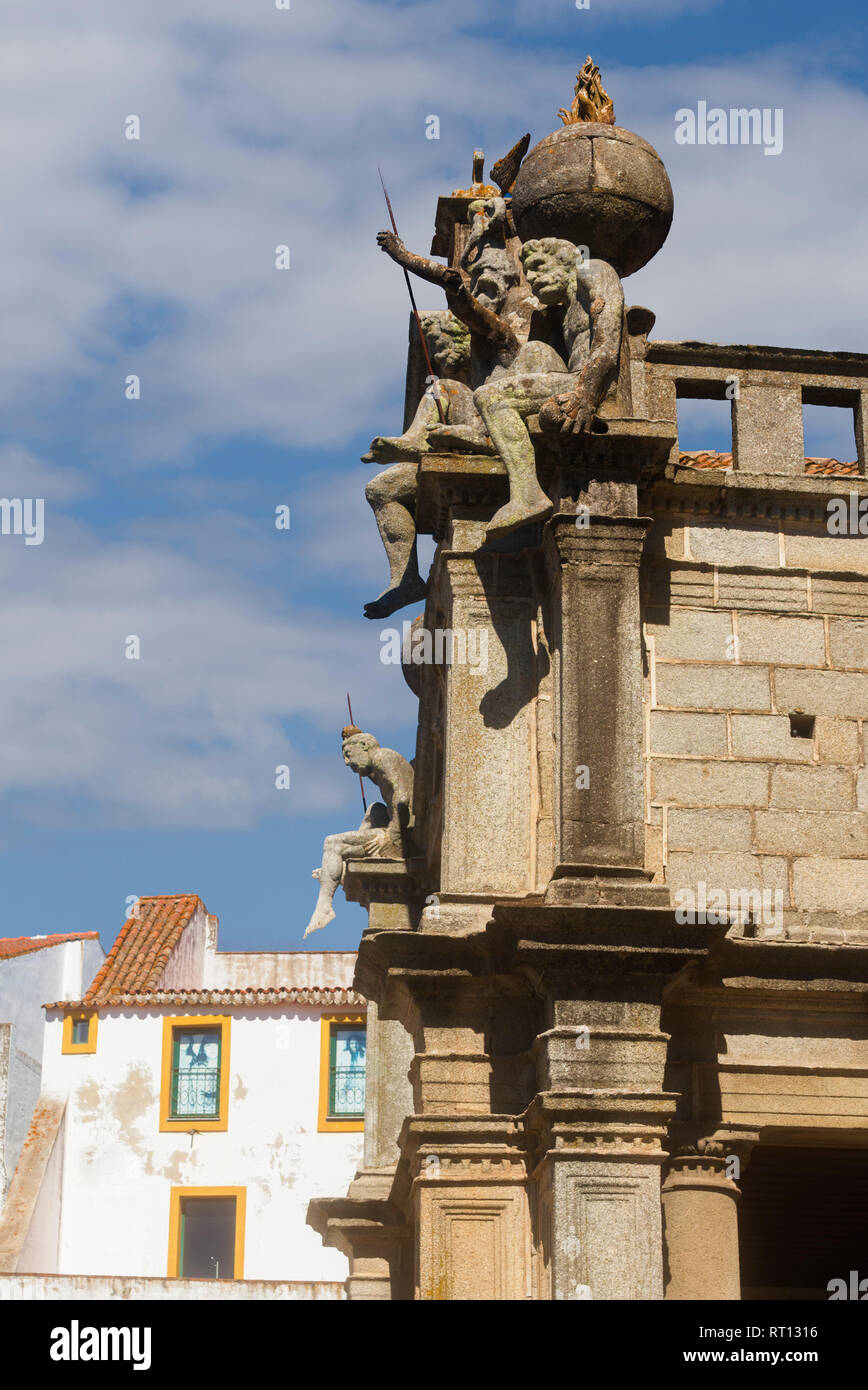Kirche der Nossa Senhora da Graca mit Details von Statuen in Évora, Alentejo, Portugal Stockfoto