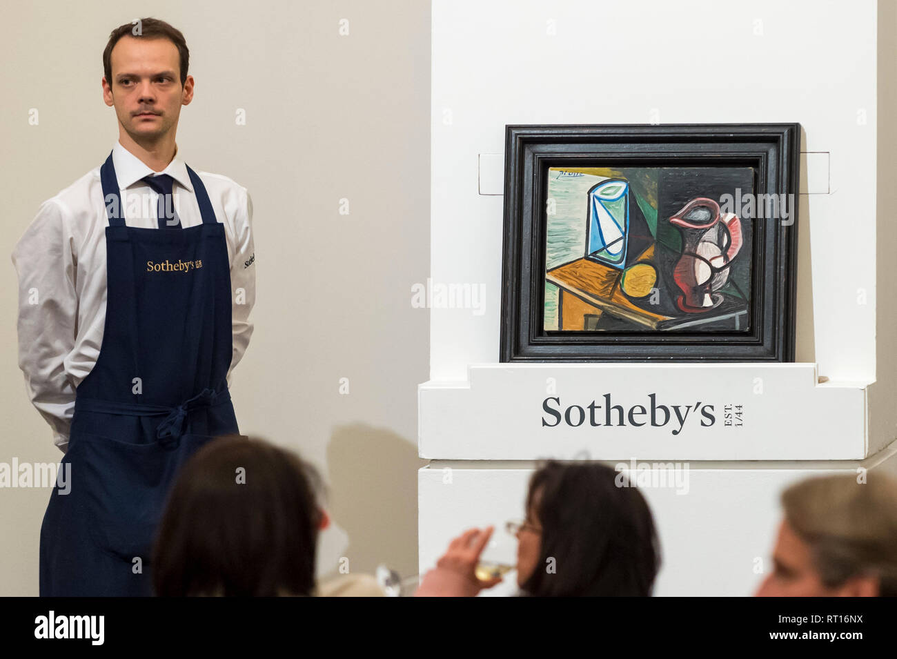 London, Großbritannien. 26. Februar 2019. "Verre et Pichet" von Pablo Picasso, (Est. £ 1.800.000 - 2.500.000) für einen Hammer Preis von £ 1.700.000 bei Sotheby's Impressionist, Moderne und Surrealistische Kunst Abend Verkauf in der New Bond Street Galerien verkauft. Credit: Stephen Chung/Alamy leben Nachrichten Stockfoto