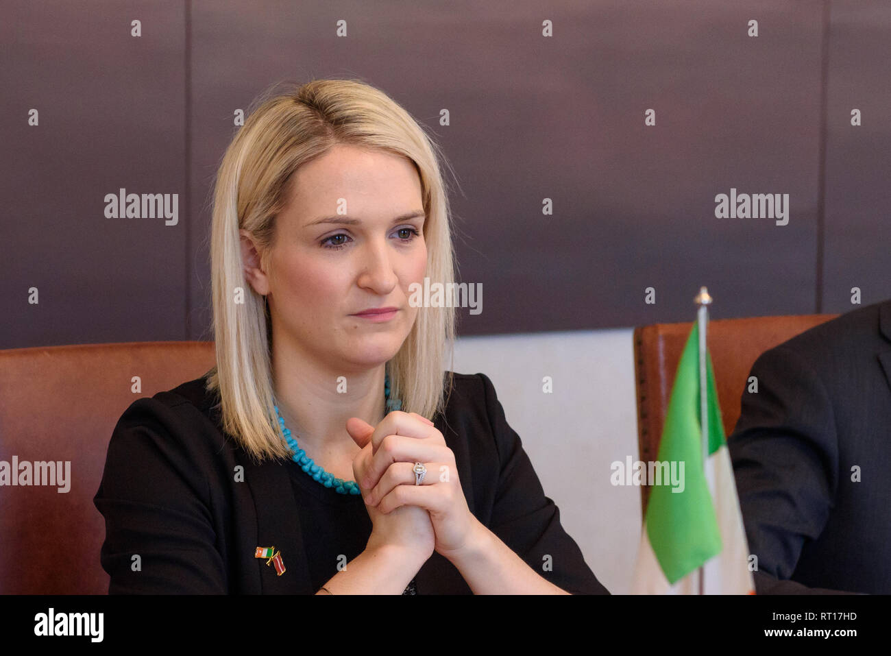 Riga, Lettland. 27 Feb, 2019. Edgars Rinkevics, Minister für auswärtige Angelegenheiten Lettlands Treffen mit Helen McEntee Minister für Europäische Angelegenheiten, Fine Gael, Irland. Credit: gints Ivuskans/Alamy leben Nachrichten Stockfoto