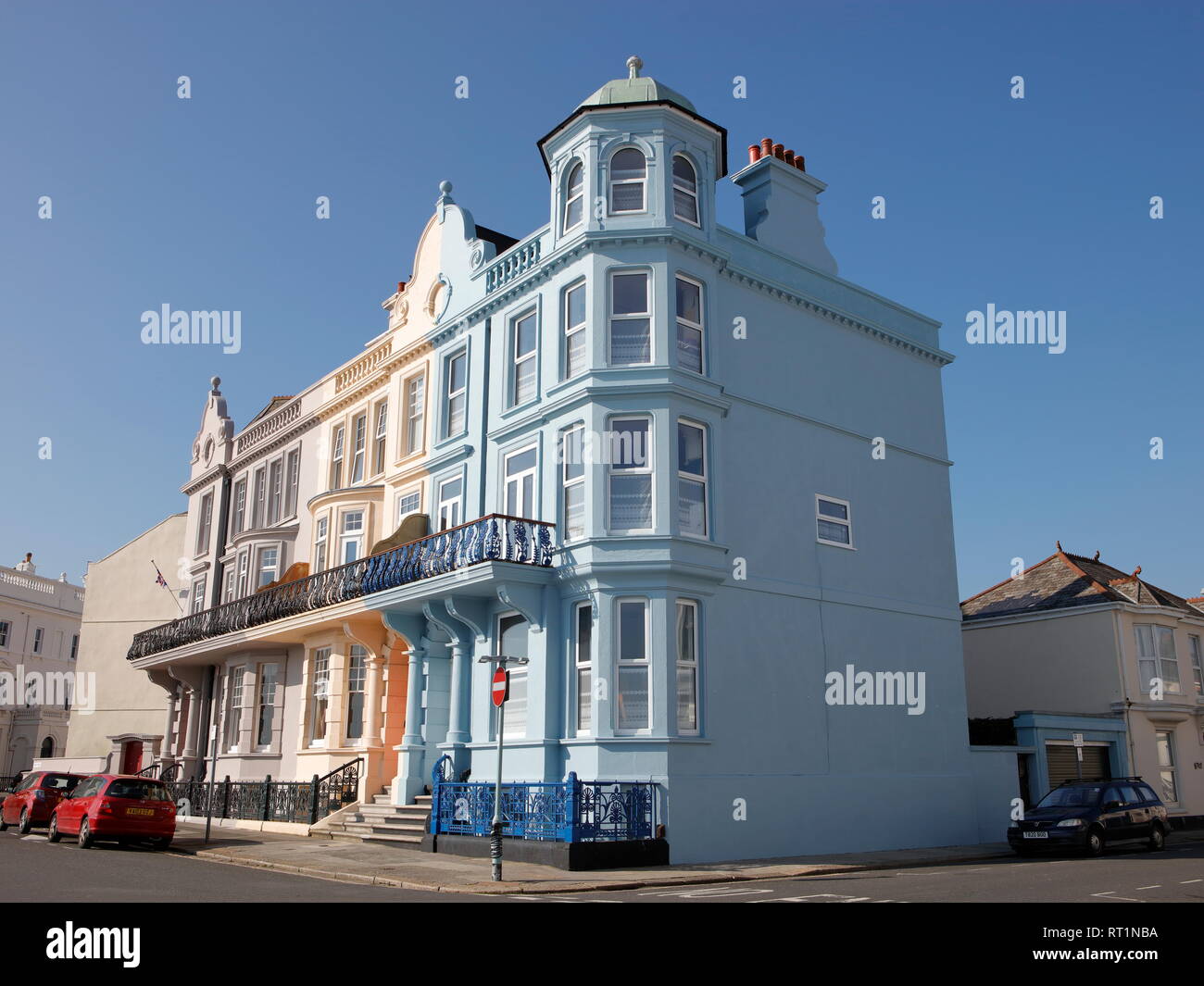 Plymouth, Devon, UK. 26. Februar, 2019. Viktorianische Architektur entlang Grand Parade in der Nähe der Hacke in Plymouth. Die Hacke ist einer der beliebtesten Tour Stockfoto