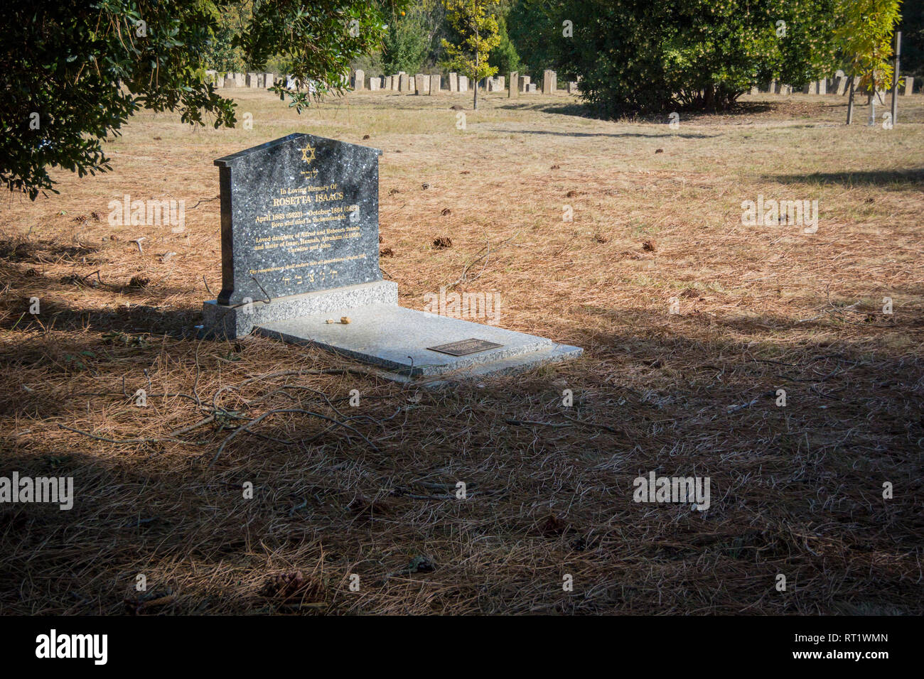 Grab von Rosetta Isaacs, Schwester von Sir Isaac Isaacs, die erste Australische geboren Generalgouverneur von Australien, auf dem Friedhof von Beechworth, Victoria, Stockfoto