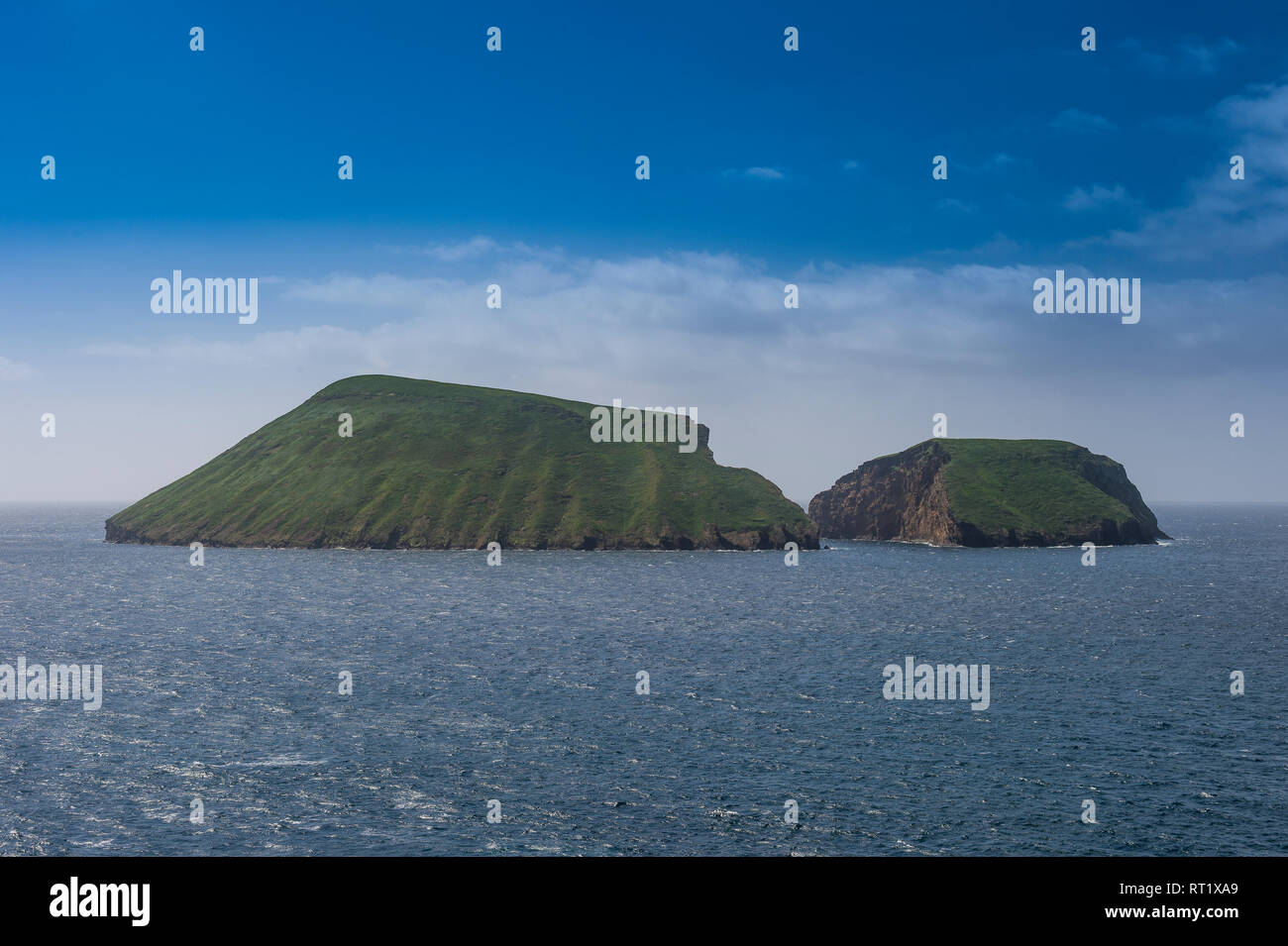 Portugal, Azoren, Insel Terceira, Ilheus das Cabras, Insel in zwei Teile gebrochen Stockfoto