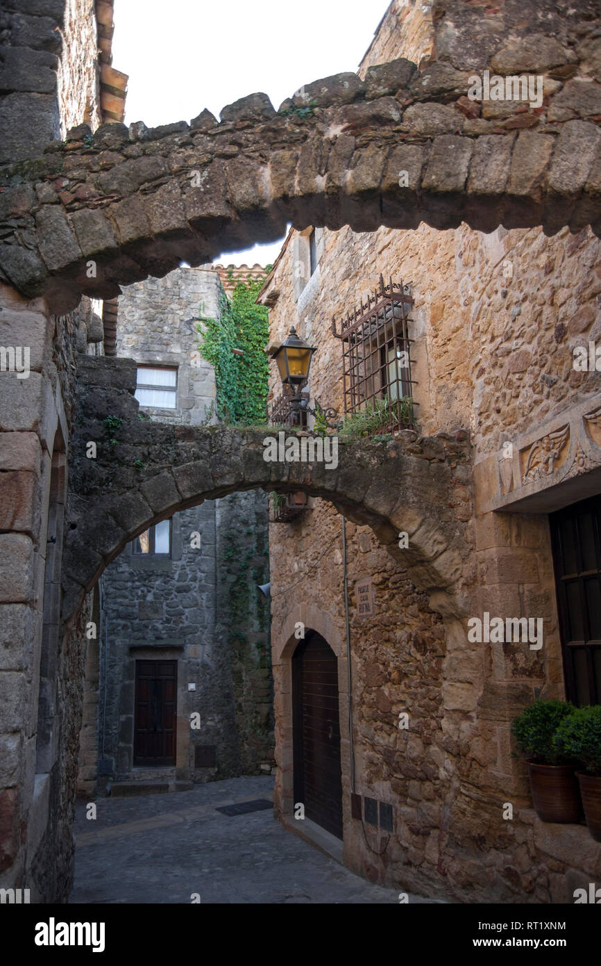 Pals, eine mittelalterliche Stadt mit Häusern aus Stein in Katalonien, Girona, Spanien Stockfoto
