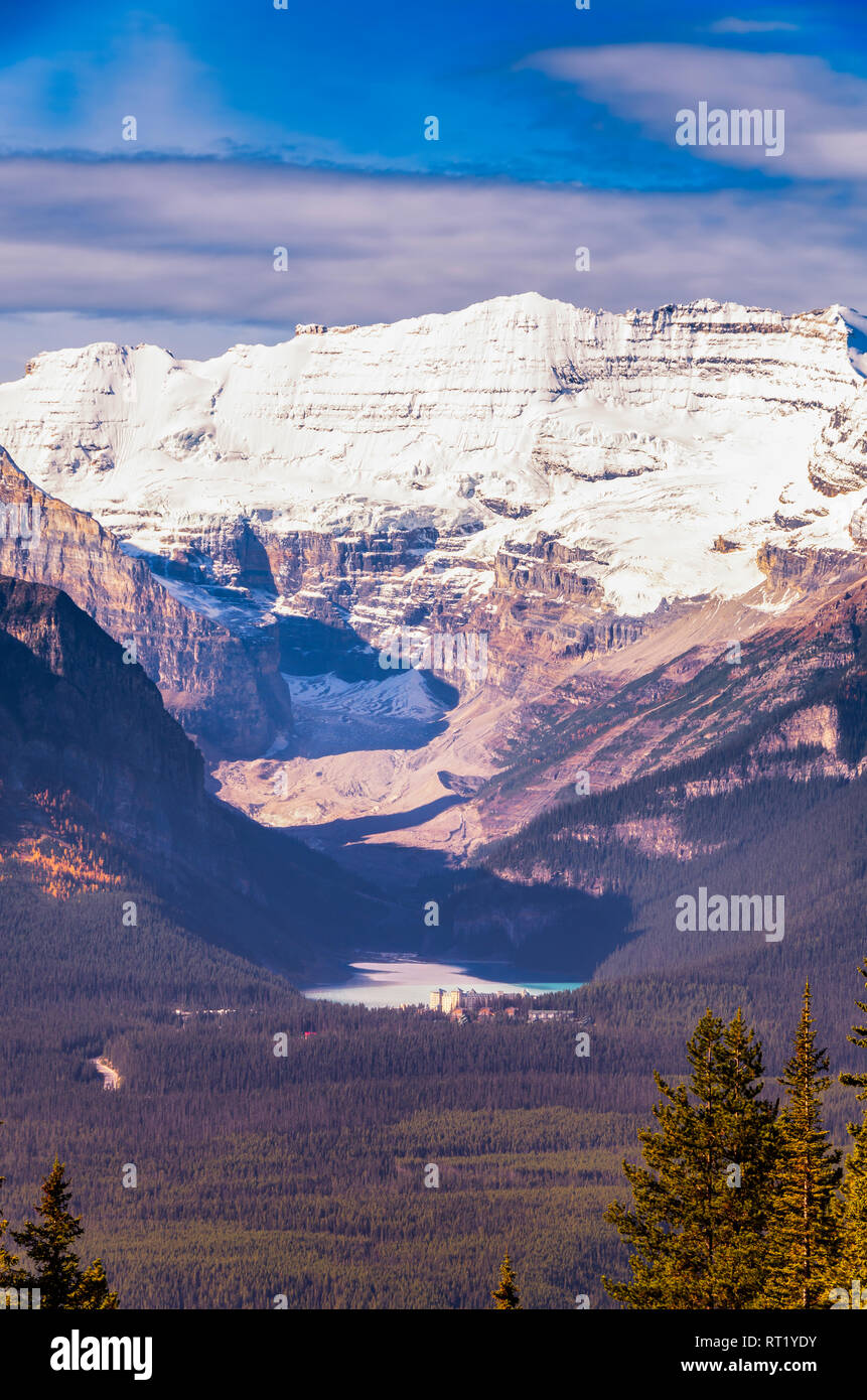 Kanada, Alberta, Banff National Park, Blick auf Lake Louise in Distanz. Stockfoto