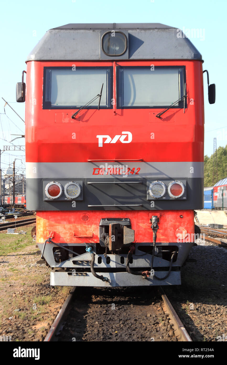 Rote Lokomotive Kabine. Den vorderen Teil. Schienenverkehr Fahrzeug. Stockfoto