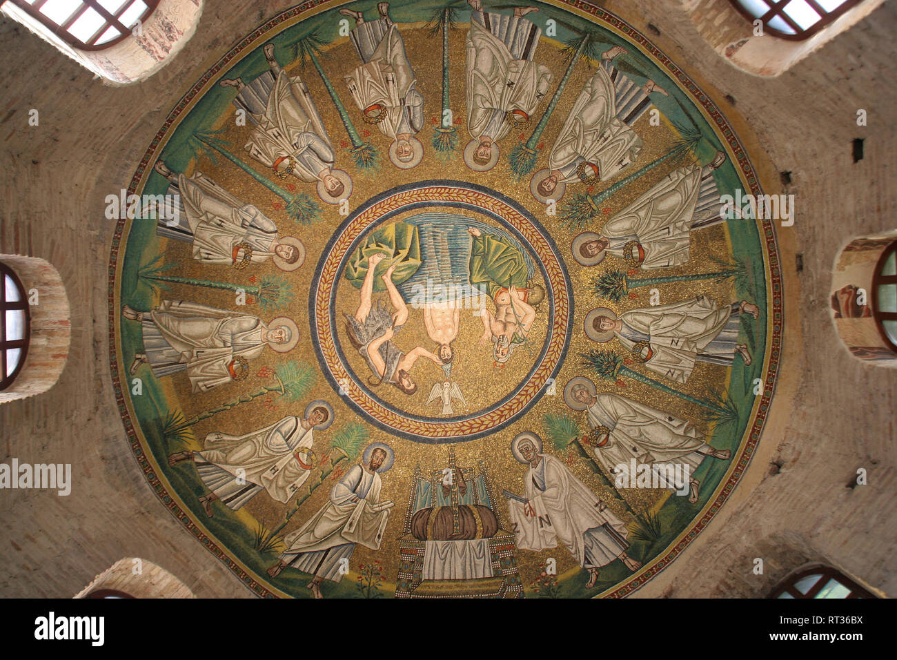 Italien. Ravenna. Arian Baptisterium. Von Theoderich der Große 5.-6. Jh. errichtet. Die Taufe von Jesus. Die frühen Christen. Stockfoto