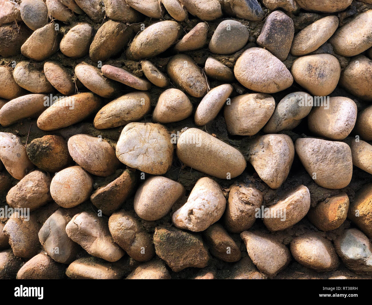 Textur von glatten Schutt Wand. Stone Fence. Stockfoto