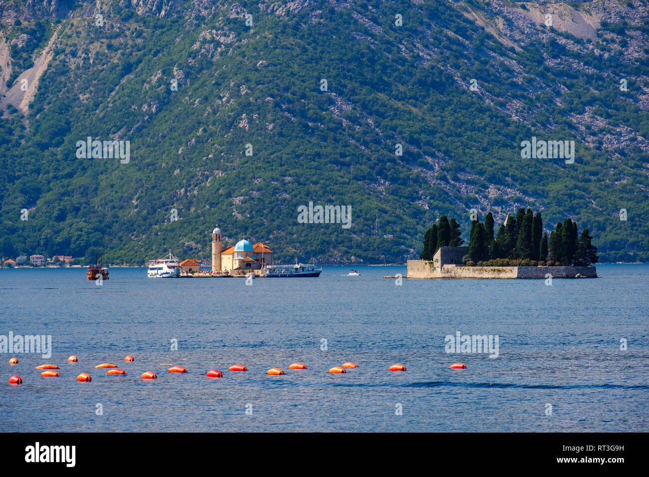 Montenegro, Bucht von Kotor Perast, Inseln, in der Nähe von St. Georg, Sveti Dorde und St. Marien, Gospa od Skrpjela Stockfoto