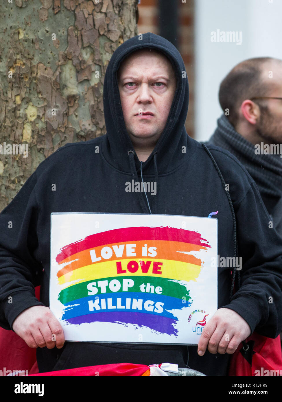 Die Leute vom Londoner LGBT + Gemeinschaften, verbunden von Peter Tatchell, Protest außerhalb der Russischen Botschaft in London gegen anti-gay Säuberungen in der Tschetschenischen Republik, ein Teil der Russischen Föderation Mit: Atmosphäre, Wo: London, Vereinigtes Königreich, wenn: 27 Jan 2019 Credit: Wheatley/WANN Stockfoto