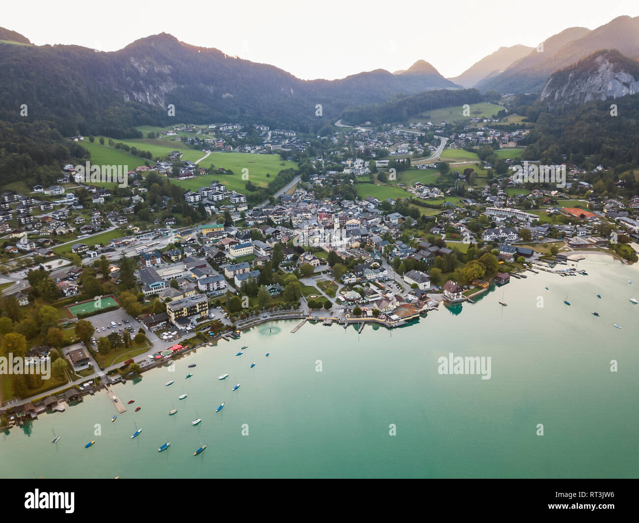 Wolfgangseer Advent, St. Wolfgang, St. Gilgen und Strobl. Nicht nur in Groarl ist der Adventmarkt einen Besuch wert. Beim Wolfgangsee-Advent verzaubern Wolfgangsee Advent - Salzburger Bergadvent