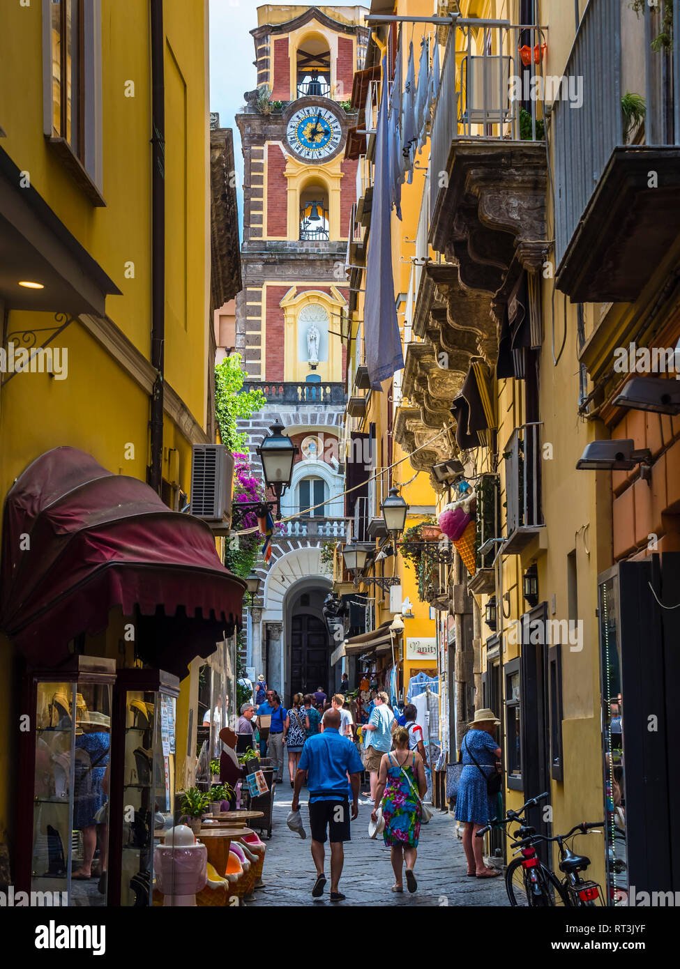Italien, Kampanien, Sorrent, Bleu Village, Altstadt, Gasse Stockfoto