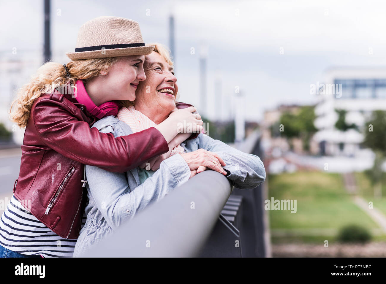 Großmutter und Enkelin Spaß zusammen Stockfoto