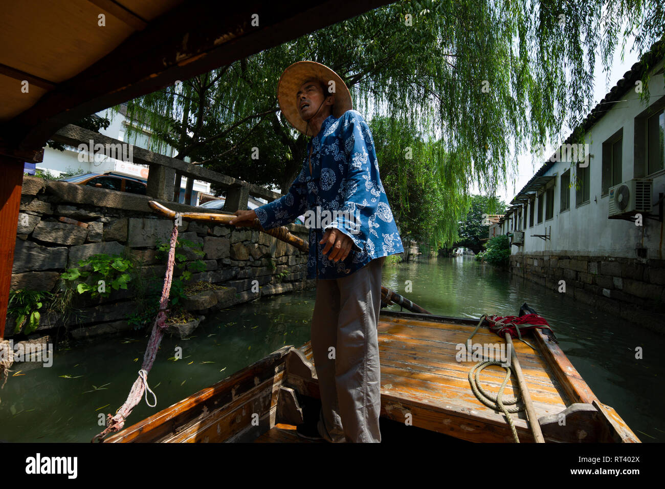 Fährmann in Tongli, China. Stockfoto