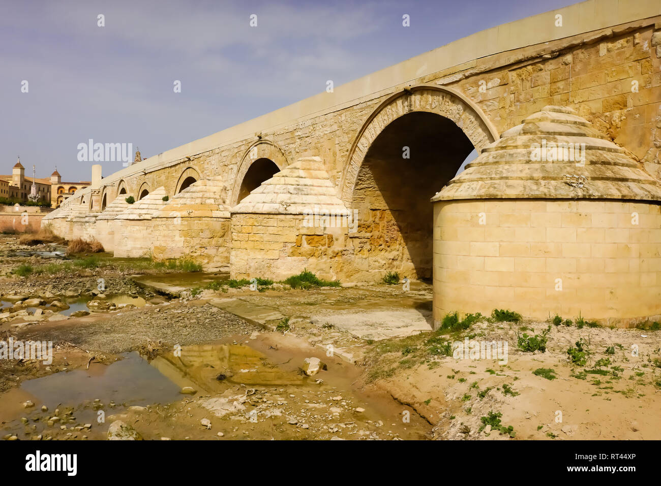 Römische Brücke auf dem Rio Guadalquivir, Cordoba, Spanien. Stockfoto