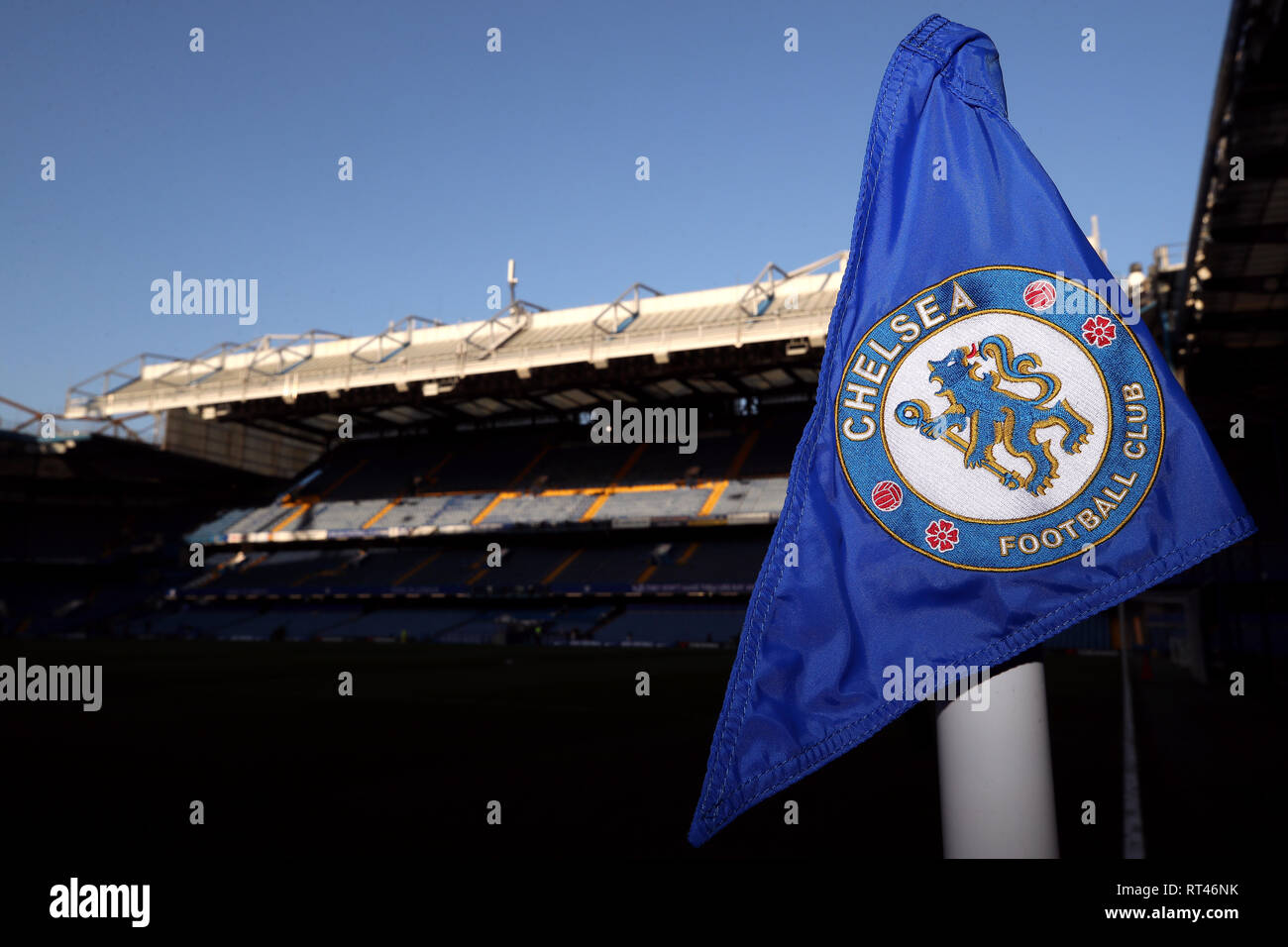 Ein Chelsea branded Fahne während der Premier League Match an der Stamford Bridge, London. Stockfoto