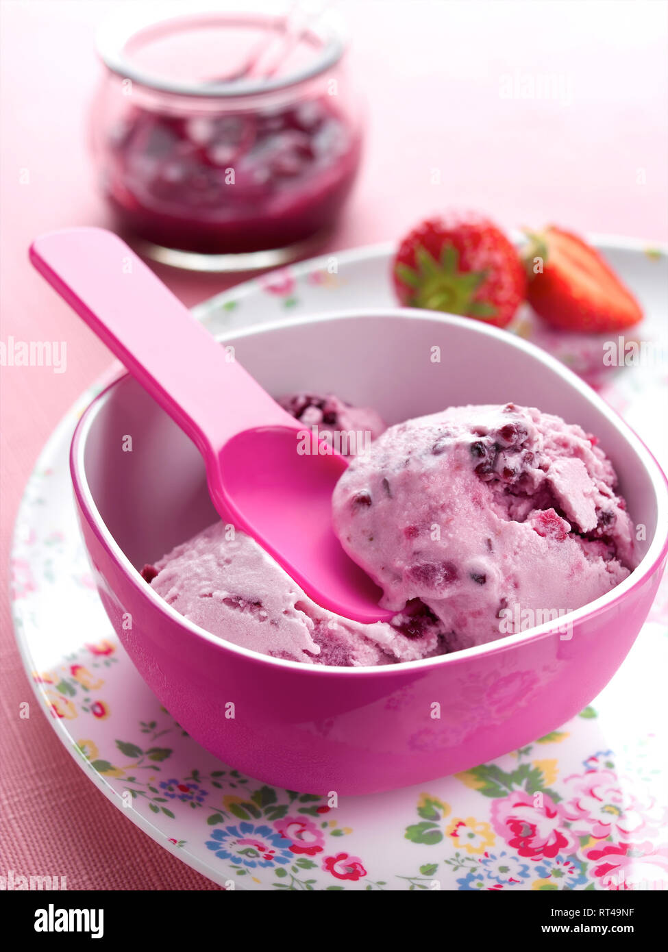 Babys gefrorener Joghurt Stockfoto