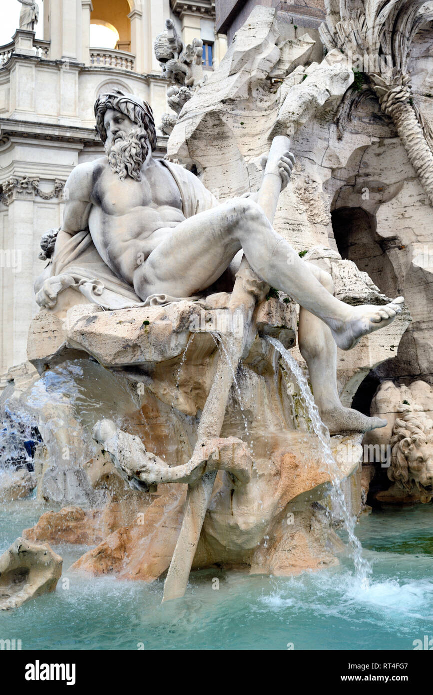 Fontana dei Quattro Fiumi oder Brunnen der vier Flüsse (1651) von Bernini, Piazza Navona oder die Piazza Navona Town Square Historic District, Rom, Italien Stockfoto