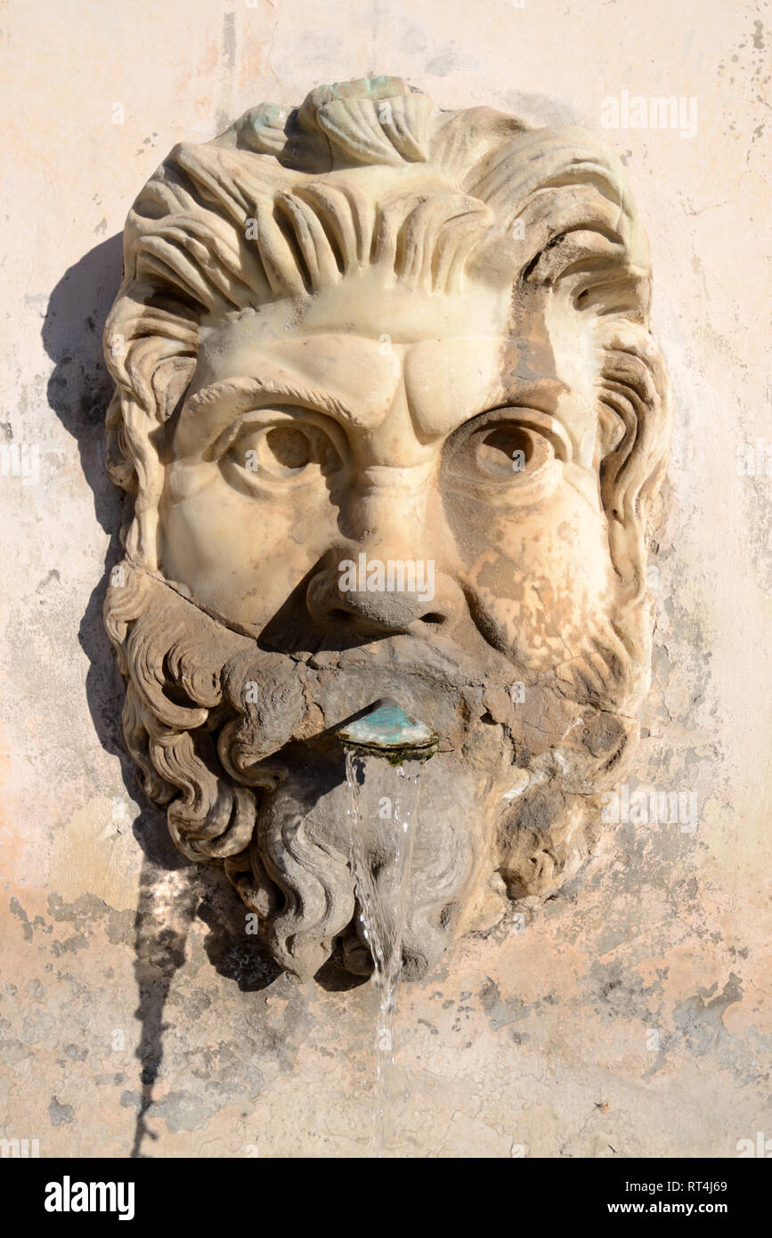Bärtigen Gesicht oder der Mann Gesicht an der Wand Brunnen in Pigna Innenhof der Cortile del Belvedere oder Schloss Belvedere Vatikanischen Museen Stockfoto