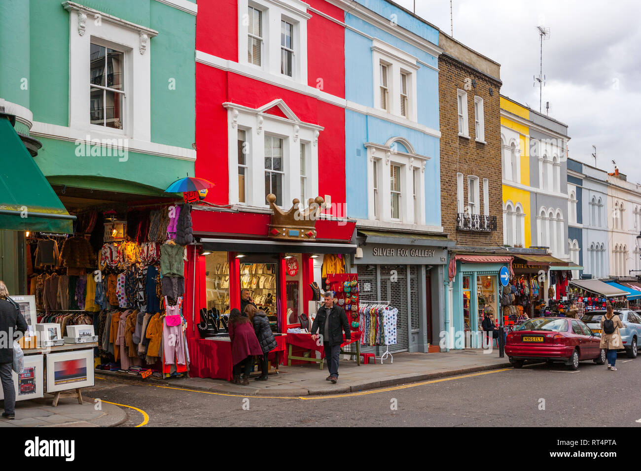 Bunte Geschäfte und Häuser, Portobello Road, Notting Hill, London Stockfoto